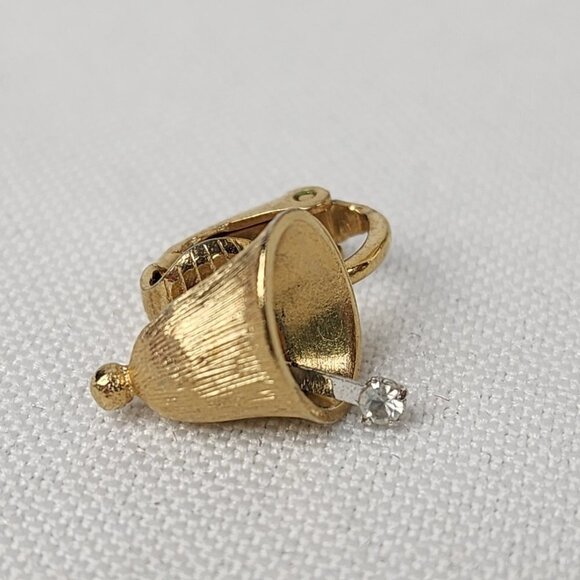 Vintage Avon Delicate Bells Gold Tone Clip On Earrings - Picture 3 of 7